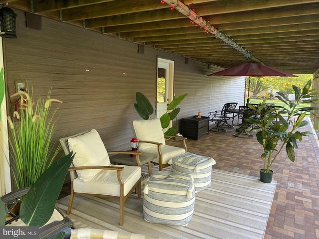 141 SIMMONS RD, Mechanicsburg, PA 17055