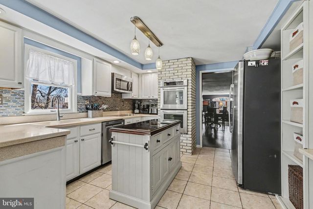 141 SIMMONS RD, Mechanicsburg, PA 17055