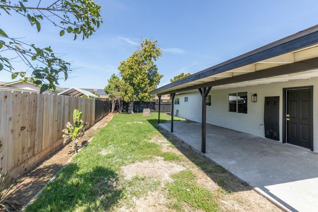 1185 E Evening Glow, Reedley, CA 93654