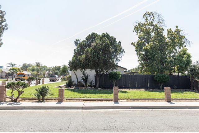 1185 E Evening Glow, Reedley, CA 93654