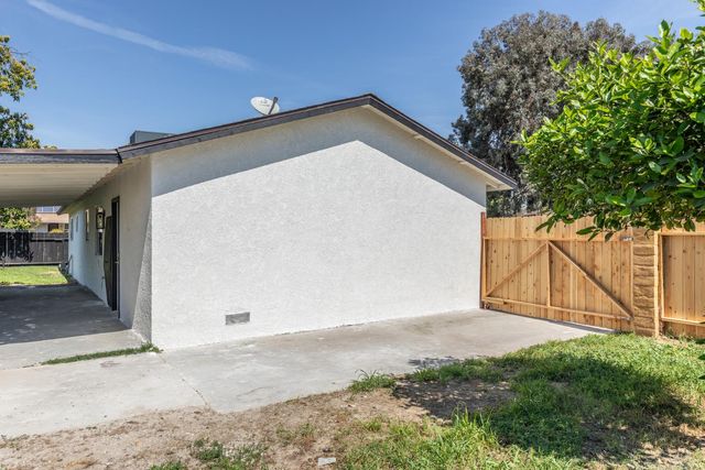 1185 E Evening Glow, Reedley, CA 93654