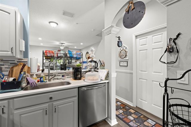 11231 KAPOK GRAND CIRCLE, St Petersburg, FL 33708