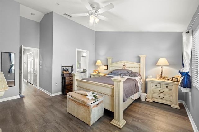 11231 KAPOK GRAND CIRCLE, St Petersburg, FL 33708