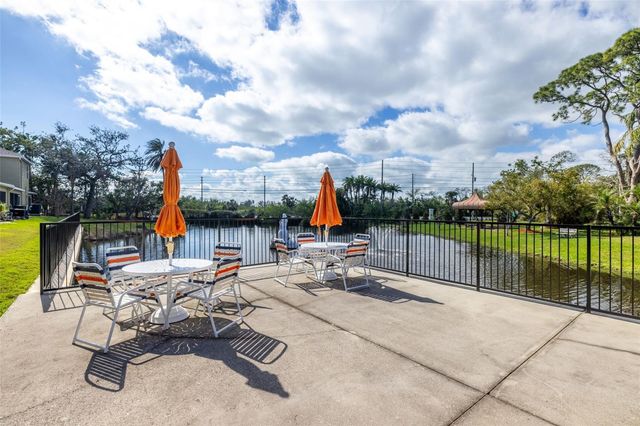 11231 KAPOK GRAND CIRCLE, St Petersburg, FL 33708