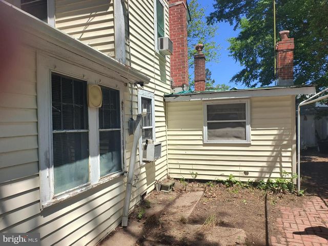 21 CHAMBERLAYNE ST, Colonial Beach, VA 22443
