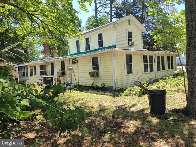 21 CHAMBERLAYNE ST, Colonial Beach, VA 22443