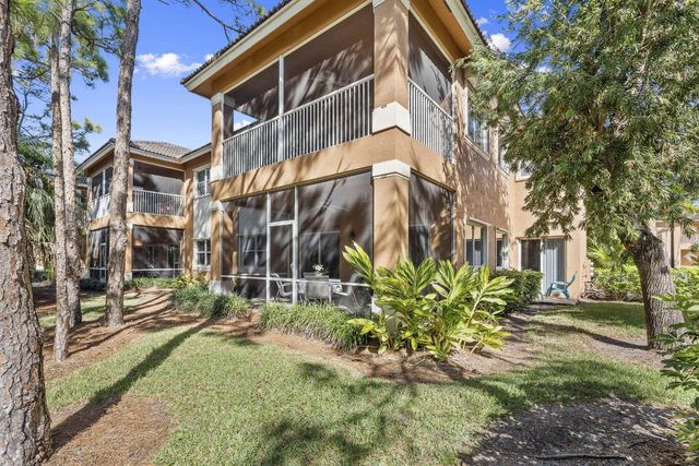 8233 Mulligan Cir, Port St Lucie, FL 34986