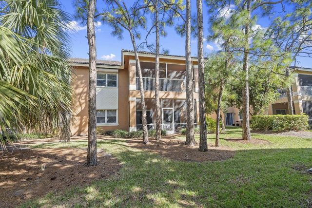 8233 Mulligan Cir, Port St Lucie, FL 34986