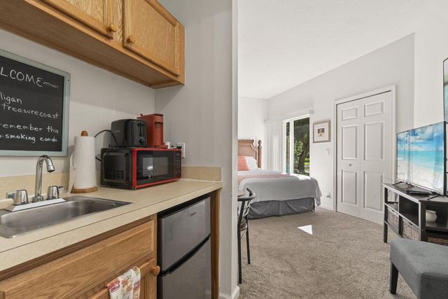 8233 Mulligan Cir, Port St Lucie, FL 34986