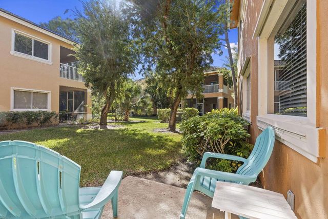 8233 Mulligan Cir, Port St Lucie, FL 34986