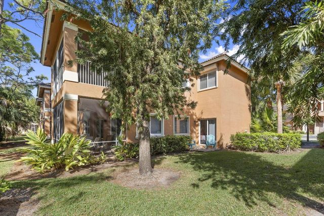 8233 Mulligan Cir, Port St Lucie, FL 34986