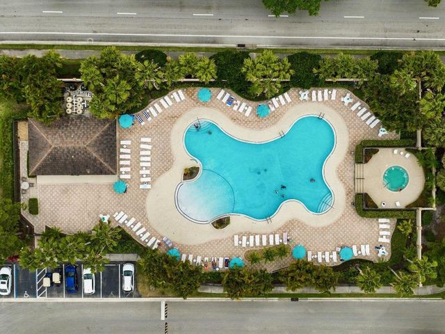 8233 Mulligan Cir, Port St Lucie, FL 34986