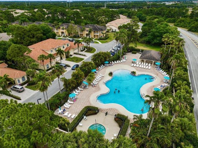 8233 Mulligan Cir, Port St Lucie, FL 34986