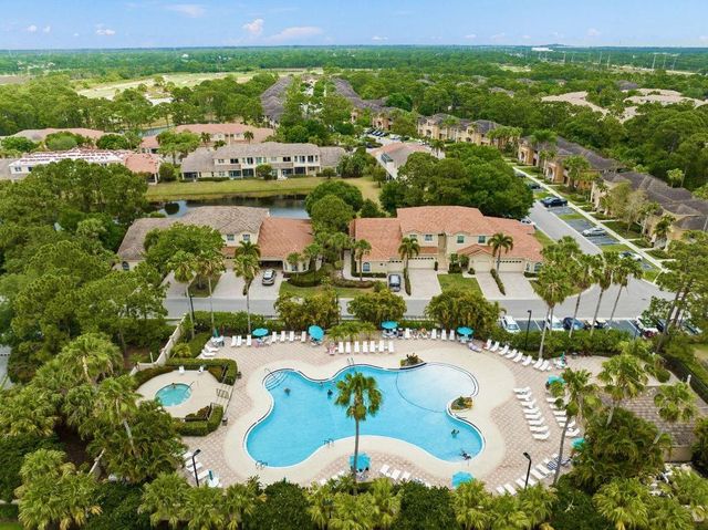 8233 Mulligan Cir, Port St Lucie, FL 34986