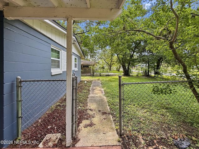 6931 MISS MUFFET Lane N, Jacksonville, FL 32210