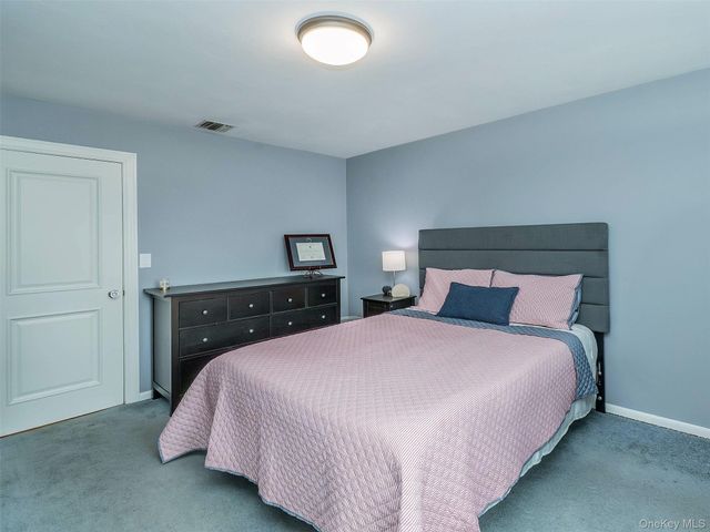 5 Fairfield Avenue, Port Washington, NY 11050