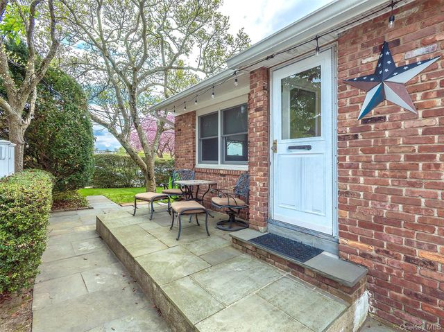 5 Fairfield Avenue, Port Washington, NY 11050
