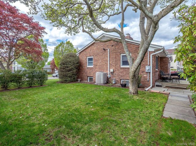5 Fairfield Avenue, Port Washington, NY 11050