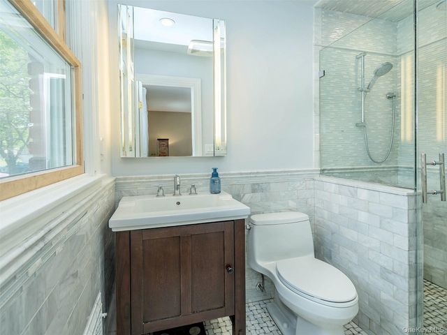 5 Fairfield Avenue, Port Washington, NY 11050