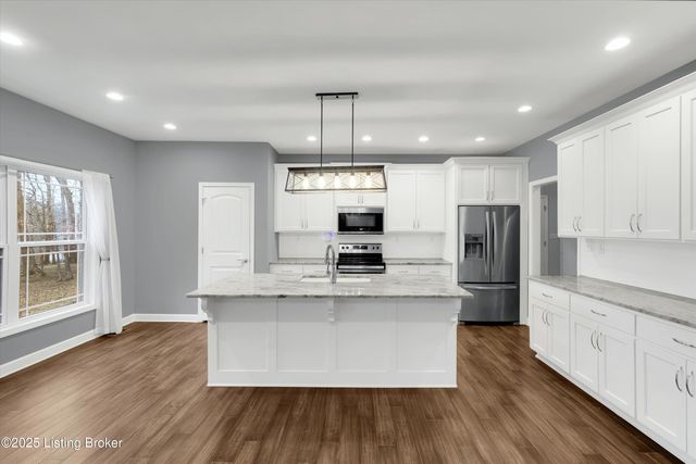 4203 Smarty Jones Dr, Louisville, KY 40214