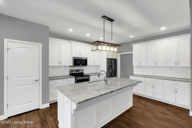 4203 Smarty Jones Dr, Louisville, KY 40214