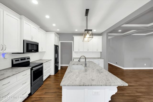 4203 Smarty Jones Dr, Louisville, KY 40214