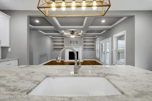 4203 Smarty Jones Dr, Louisville, KY 40214