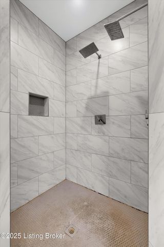 4203 Smarty Jones Dr, Louisville, KY 40214