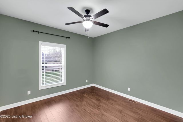 4203 Smarty Jones Dr, Louisville, KY 40214