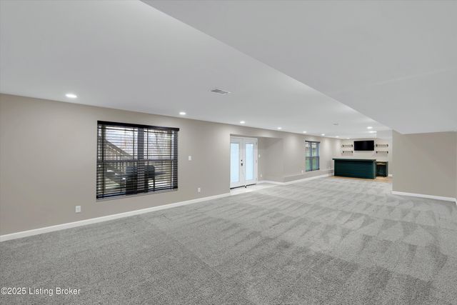 4203 Smarty Jones Dr, Louisville, KY 40214