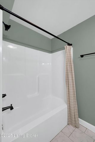 4203 Smarty Jones Dr, Louisville, KY 40214