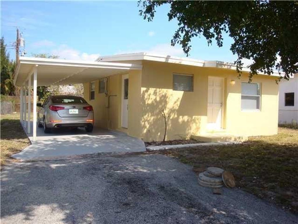 3024 E Palm Drive, Boynton Beach, FL 33435