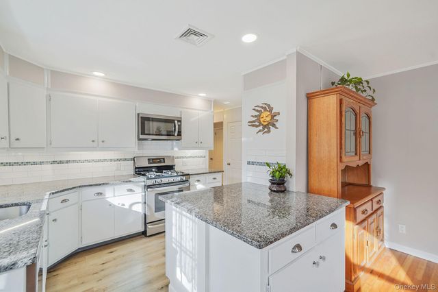 12 Harbor Beach Road, Miller Place, NY 11764