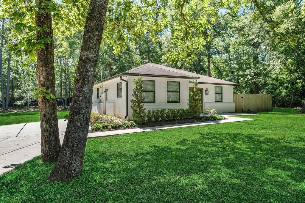 4884 Holly Lane W, Montgomery, TX 77316