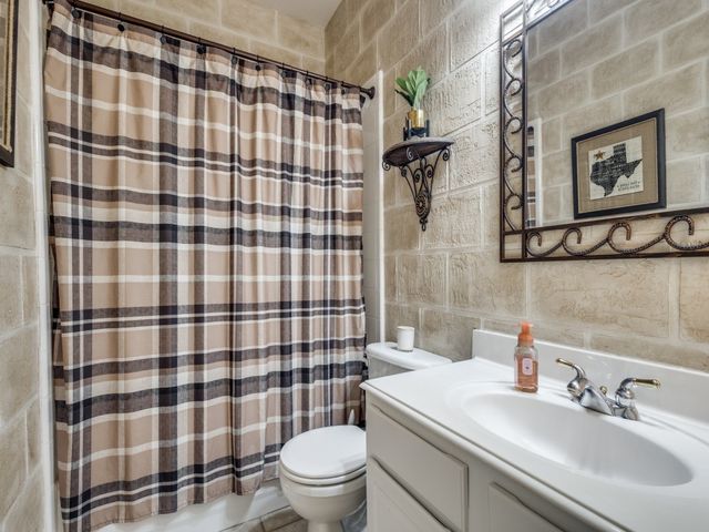 1301 Glen Hollow Lane, Flower Mound, TX 75028