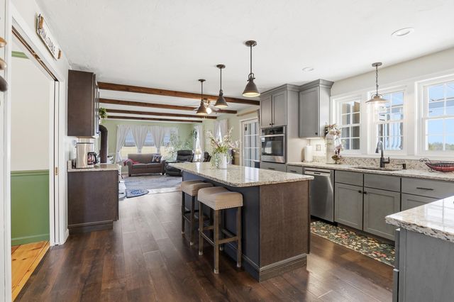 109 Old Center Road, Deerfield, NH 03037