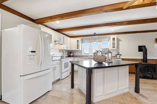 109 Old Center Road, Deerfield, NH 03037