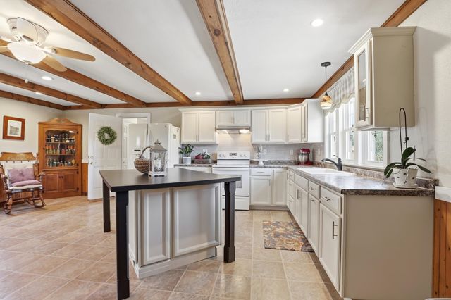 109 Old Center Road, Deerfield, NH 03037