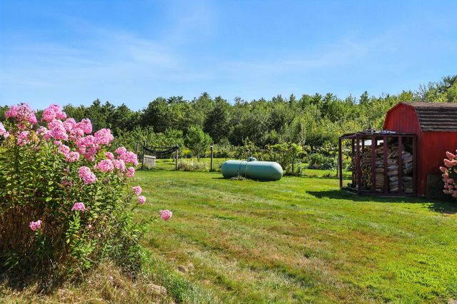 109 Old Center Road, Deerfield, NH 03037