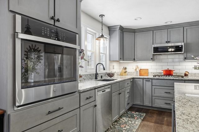 109 Old Center Road, Deerfield, NH 03037
