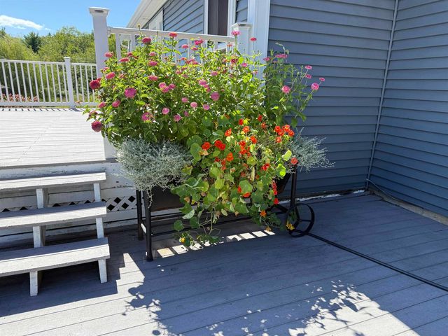 109 Old Center Road, Deerfield, NH 03037