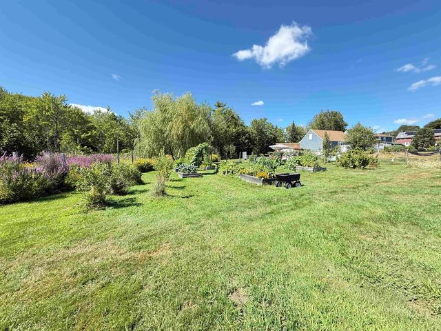 109 Old Center Road, Deerfield, NH 03037