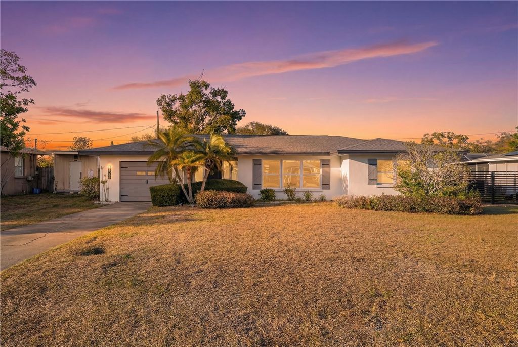 Image 2 of property listing at 1528 CITRUS STREET, Clearwater, FL 33756