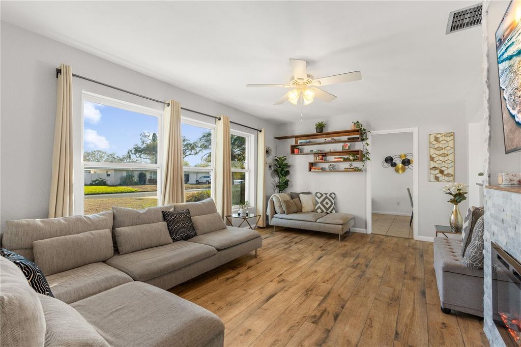 Image 11 of property listing at 1528 CITRUS STREET, Clearwater, FL 33756