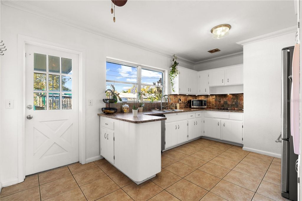 Image 12 of property listing at 1528 CITRUS STREET, Clearwater, FL 33756