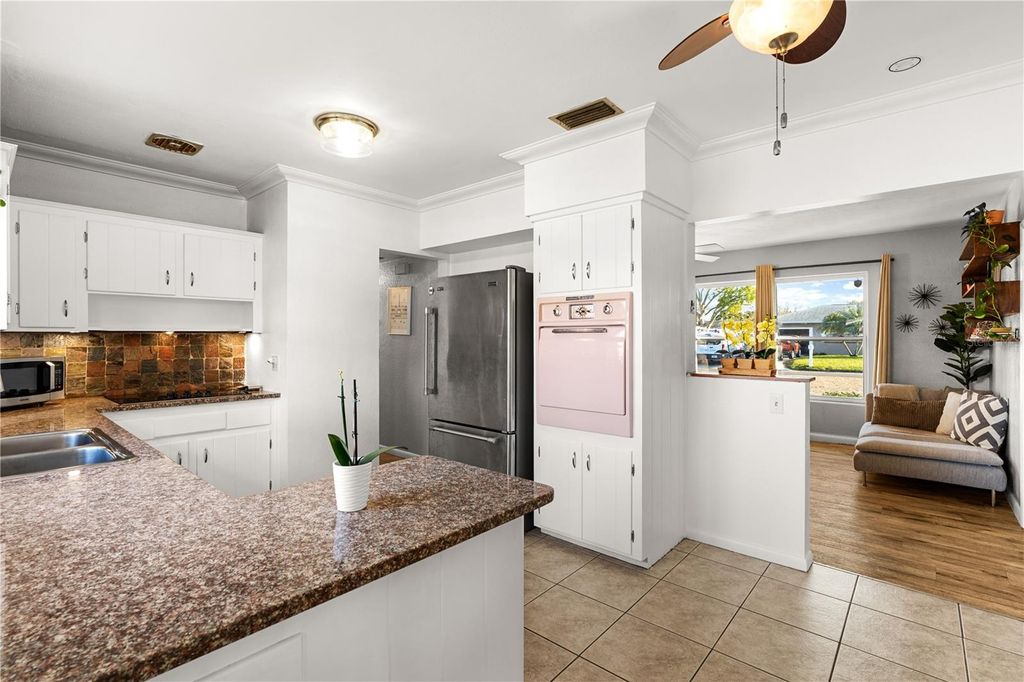 Image 14 of property listing at 1528 CITRUS STREET, Clearwater, FL 33756