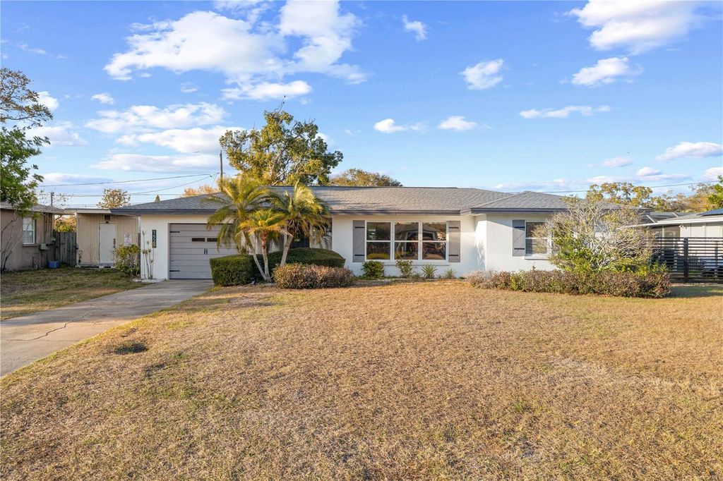 Image 3 of property listing at 1528 CITRUS STREET, Clearwater, FL 33756
