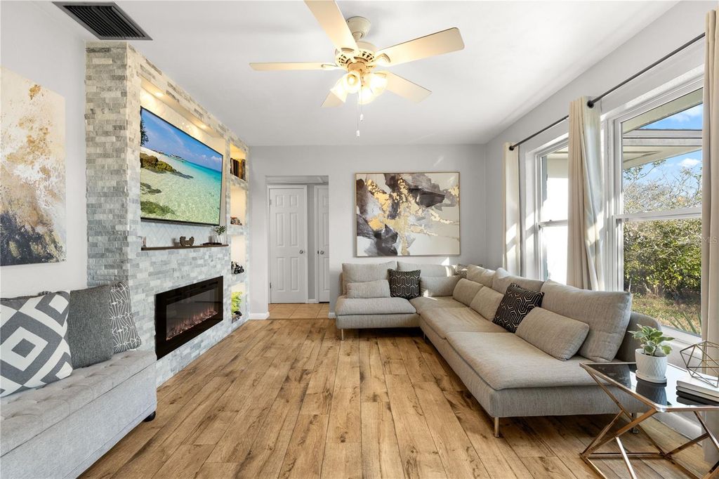 Image 9 of property listing at 1528 CITRUS STREET, Clearwater, FL 33756