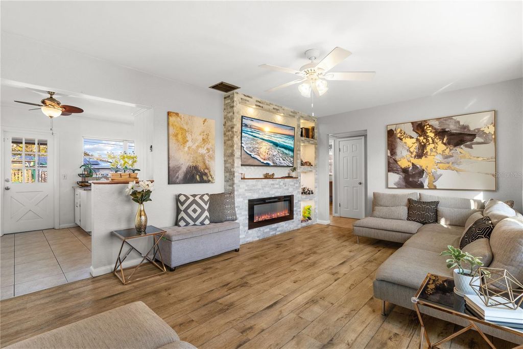 Image 10 of property listing at 1528 CITRUS STREET, Clearwater, FL 33756