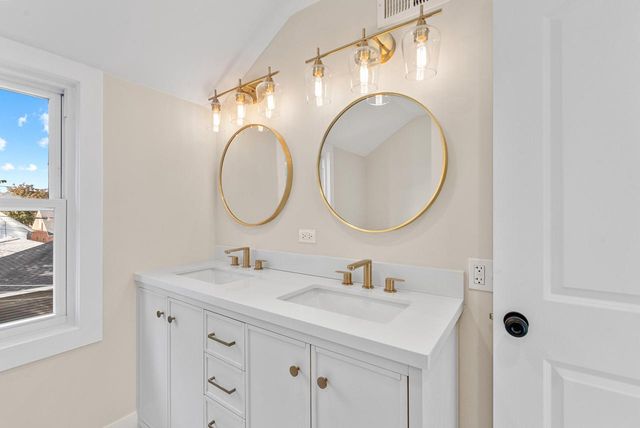 4571 N 39th STREET, Milwaukee, WI 53209